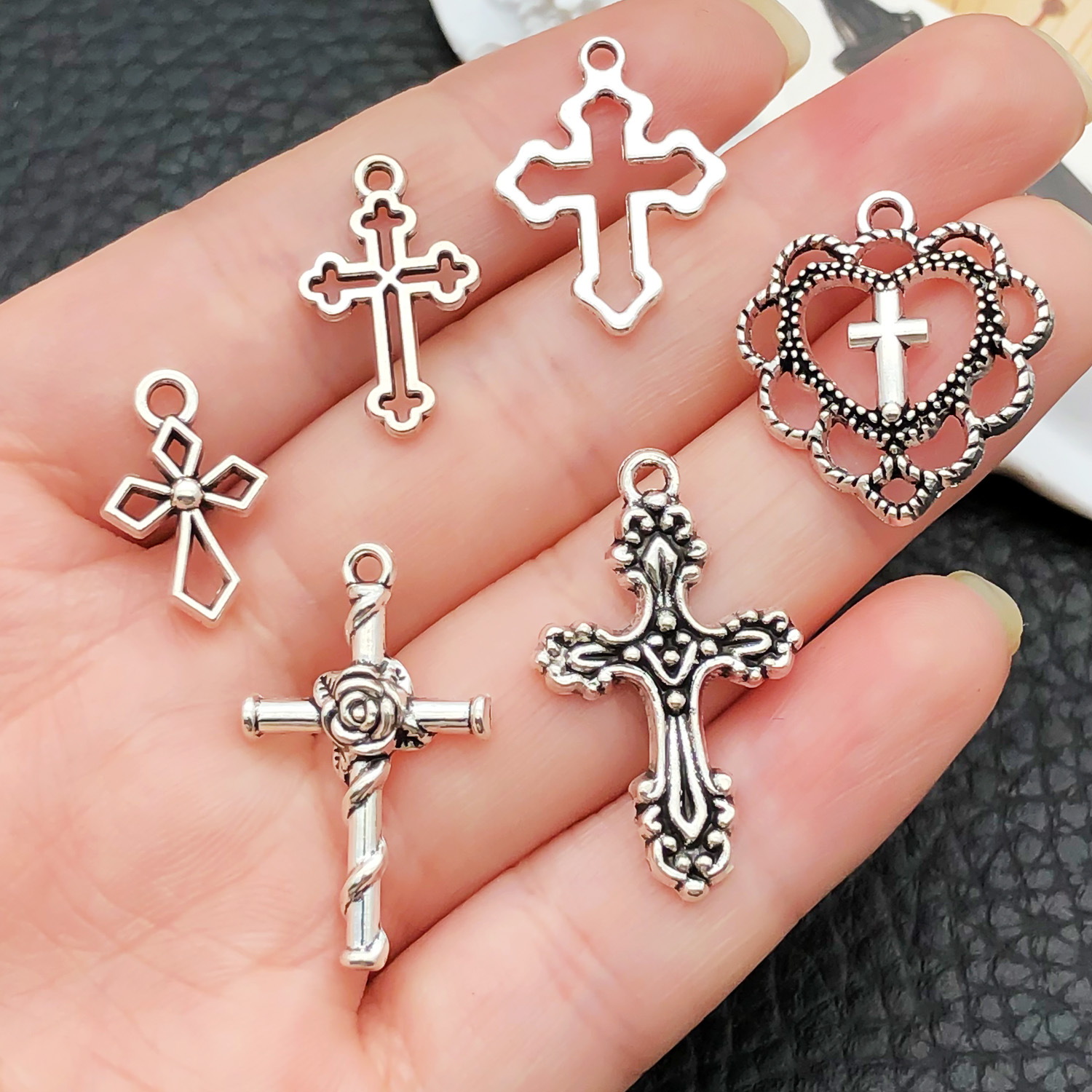 52 szt. Różne wisiorki krzyżow – Jewelry Making Online recenzja i cena